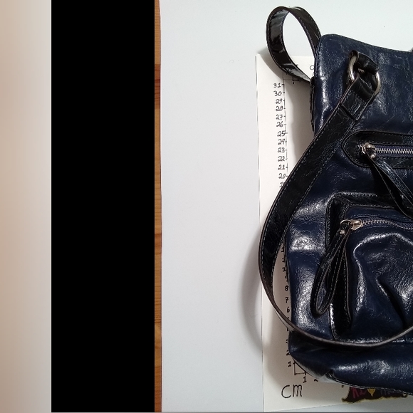 Gorgeous large navy blue purse - Picture 3 of 7
